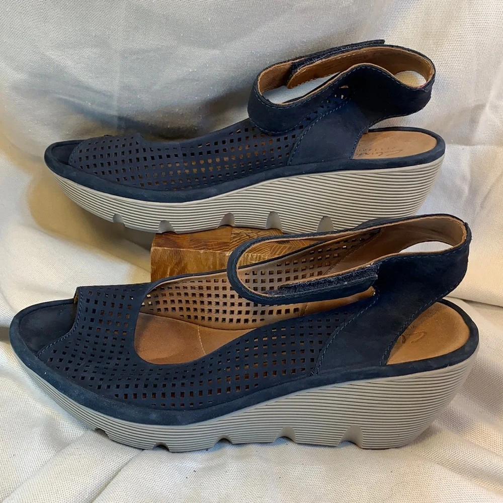 Clarks almost NEW, worn once leather ankle strap
